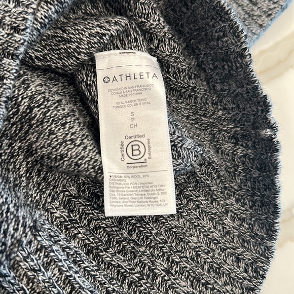 Wool/Cashmere Athleta Tunic in Gray - Picture 3 of 3